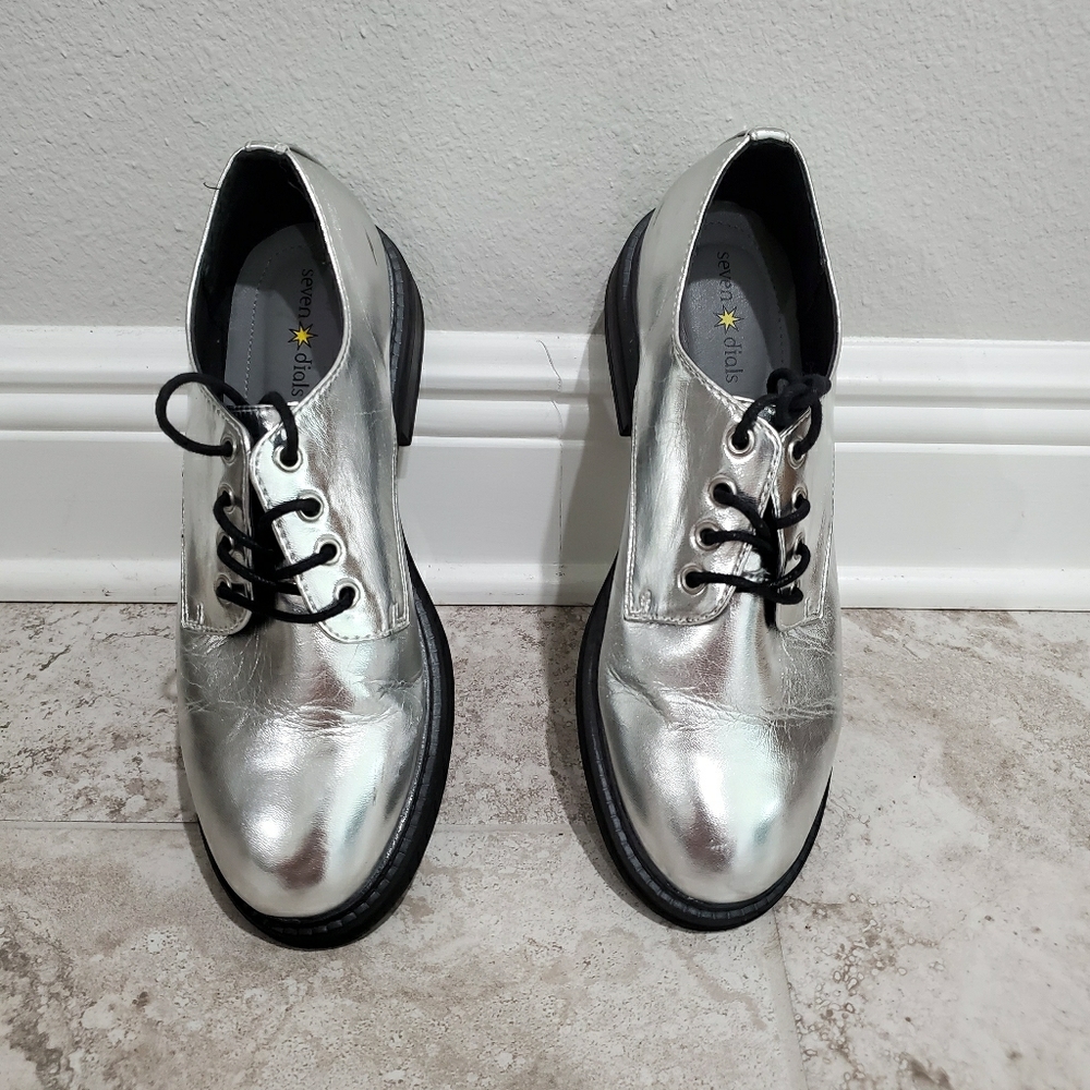Goth metallic shoe